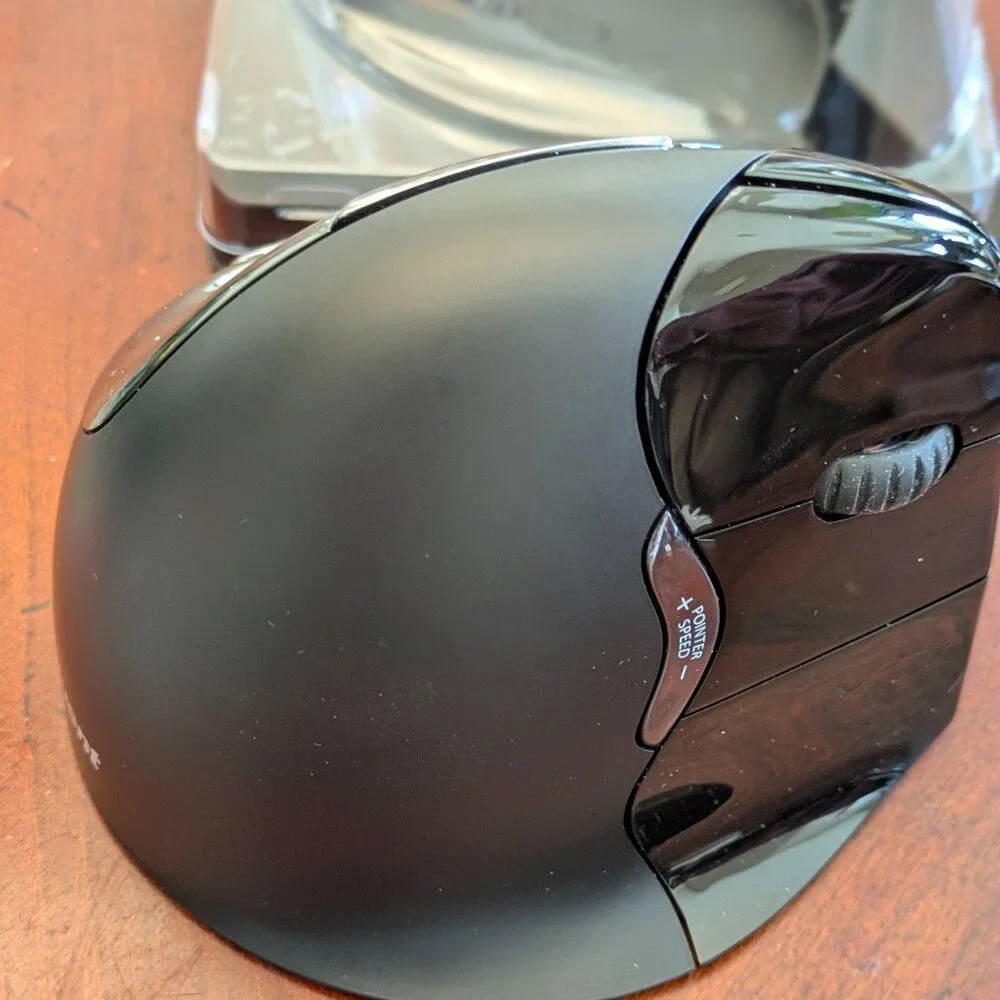 Evoluent VerticalMouse Ergonomic Mouse Buletooth (Right-Handed)